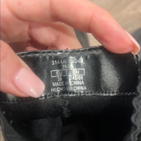 Zara Women’s Black Studded Pull On Ankle Boots Leather Midcalf Biker size 7.5 - Picture 6 of 7